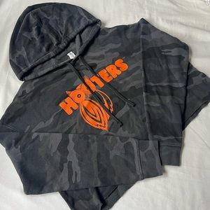 Hooters Cropped Hoodie size S